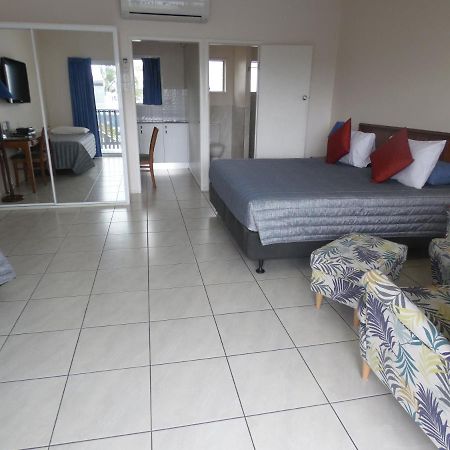 Airlie Court Units Aparthotel Airlie Beach Exterior photo
