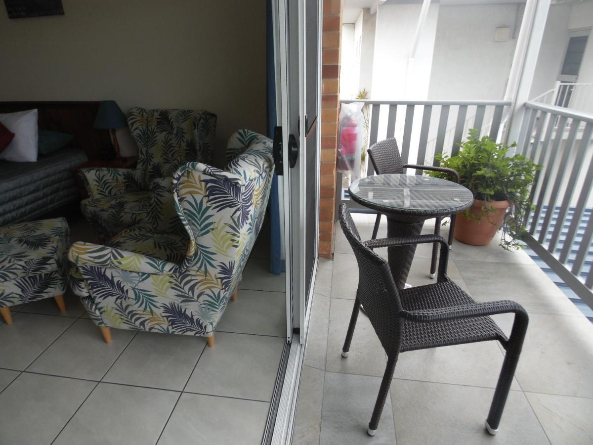 Airlie Court Units Aparthotel Airlie Beach Exterior photo