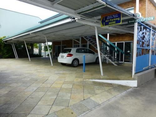 Airlie Court Units Aparthotel Airlie Beach Exterior photo