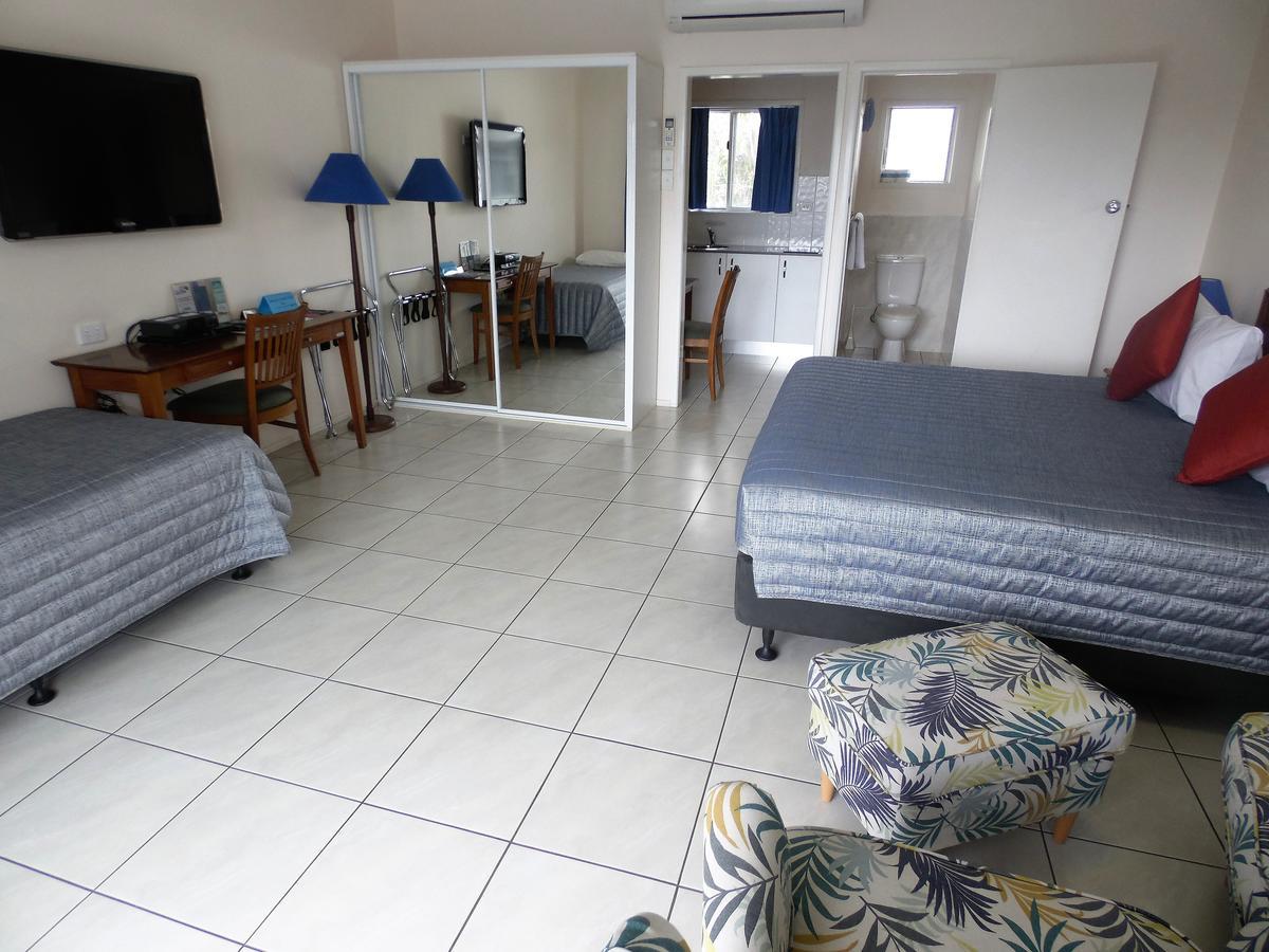 Airlie Court Units Aparthotel Airlie Beach Exterior photo